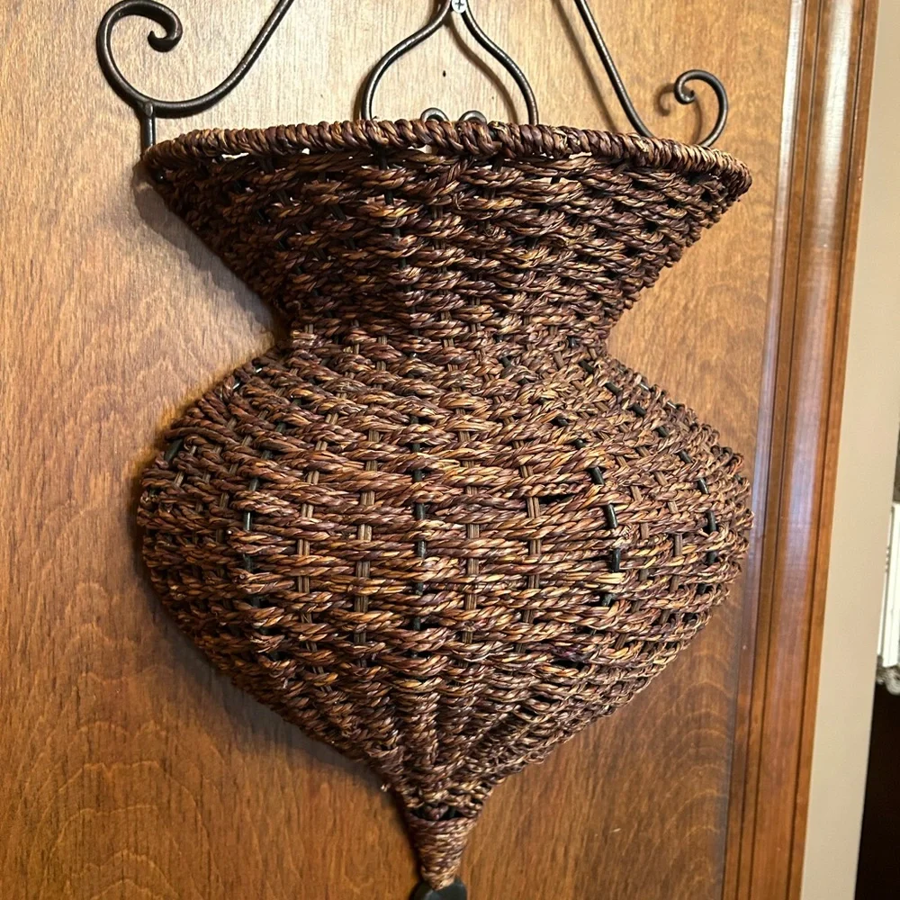 Wall pocket basket - Wicker / metal  - home decor approx 13